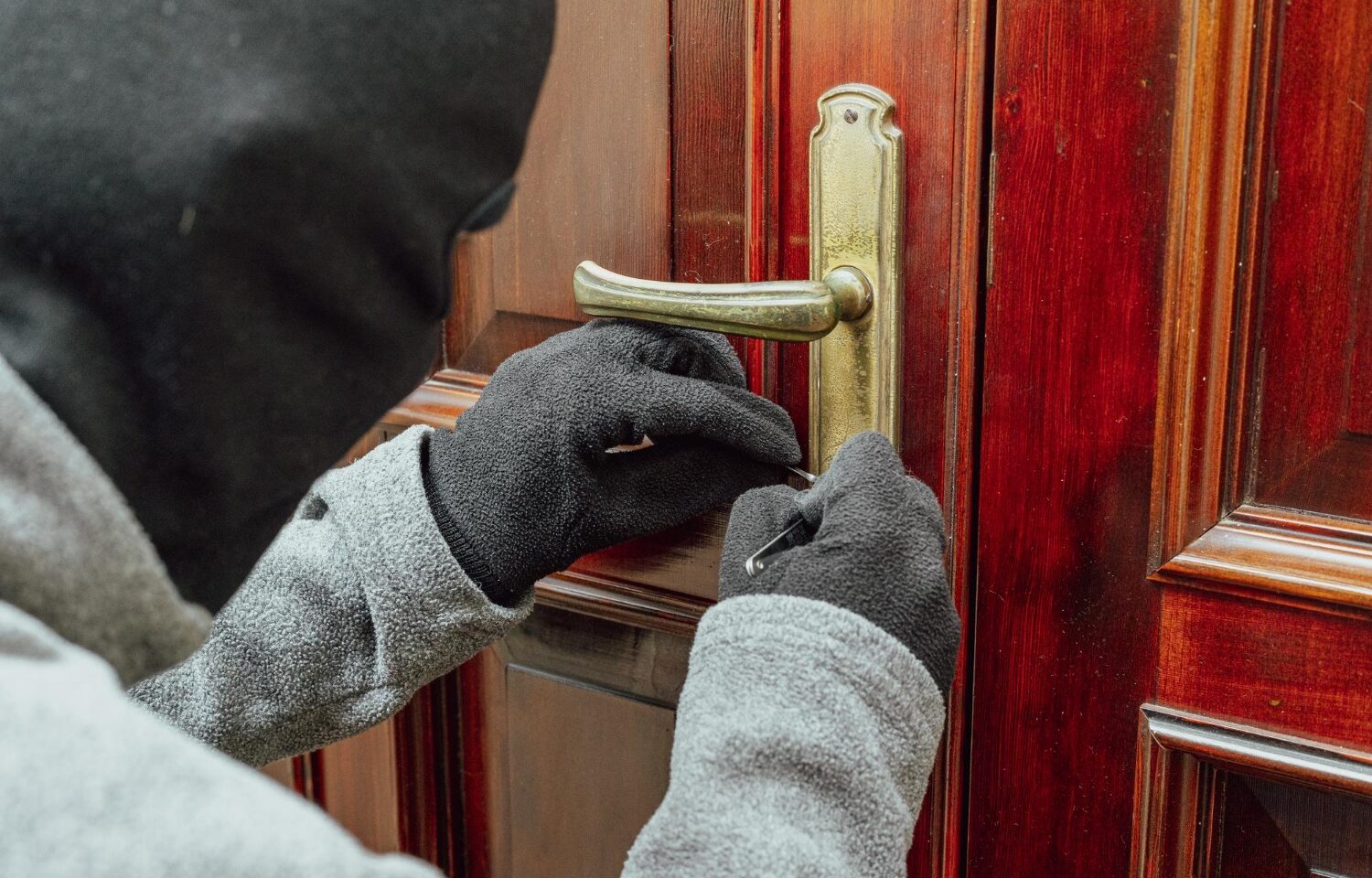 Diferencia entre allanamiento de morada y usurpación