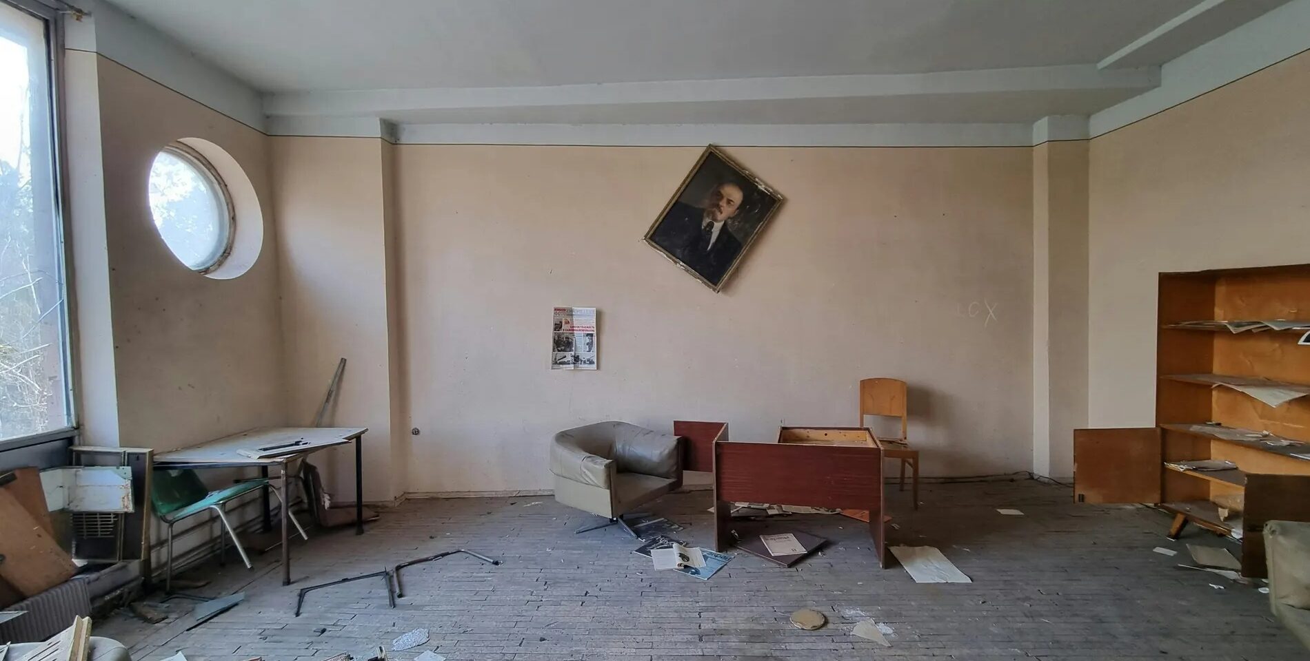 Qué hacer si un okupa causa daños en tu propiedad - Serviokupas vivienda dañada por okupas