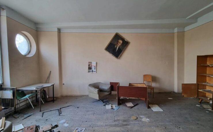 Qué hacer si un okupa causa daños en tu propiedad - Serviokupas vivienda dañada por okupas