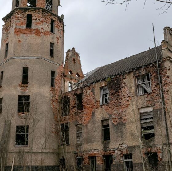 okupación en edificios en ruinas