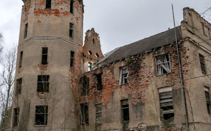 okupación en edificios en ruinas